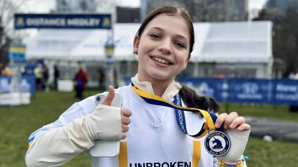 Yana, 12, ran the marathon to collect funds for a sporting prosthesis for a serviceman. Photo: Rehabilitation Center Nezlamni Ukraine/Facebook