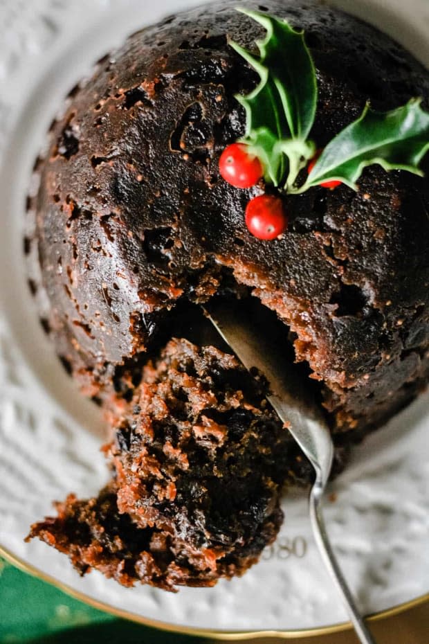 <p><a href="https://fromthelarder.co.uk/traditional-christmas-pudding/" rel="nofollow noopener" target="_blank" data-ylk="slk:From the Larder;elm:context_link;itc:0;sec:content-canvas" class="link ">From the Larder</a></p>