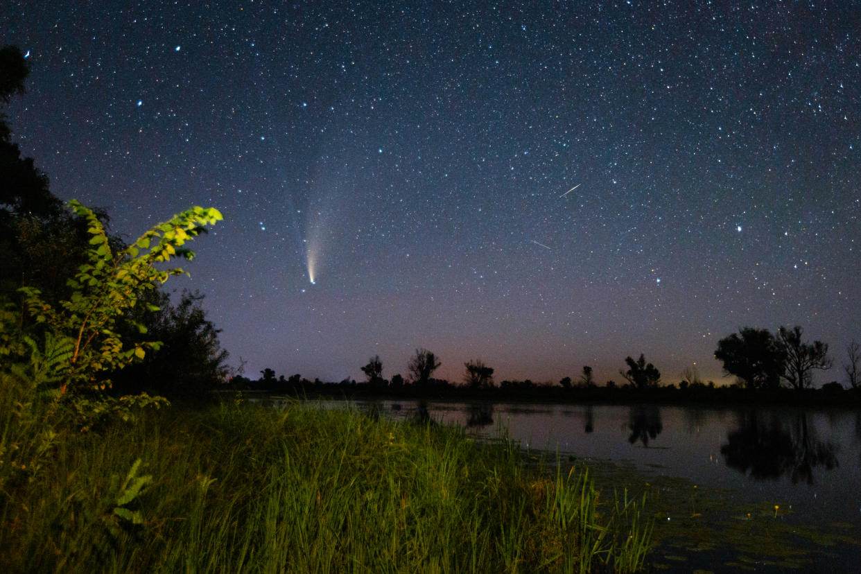 Illustration of meteorite falling to Earth. (Getty Images)