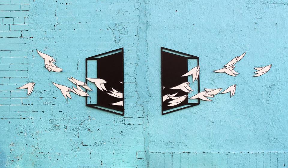 <p>Schlicht und schön: Diese Vögel fliegen einmal durch die Wand. (Foto: Streetartnews) </p>