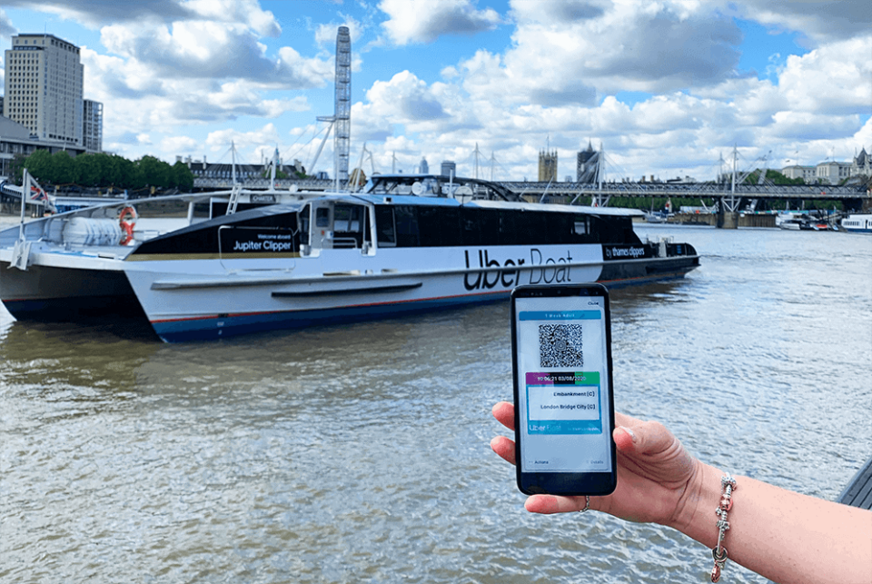 El barco Uber de Thames Clippers funciona en Londres desde 2020.