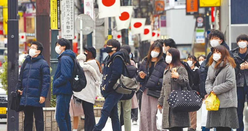 日本學者針對一百多名新冠病毒患者血清樣本進行檢測，發現病患都檢測出一種特殊抗體，顯示曾受類似病毒感染過。（圖／美聯社）