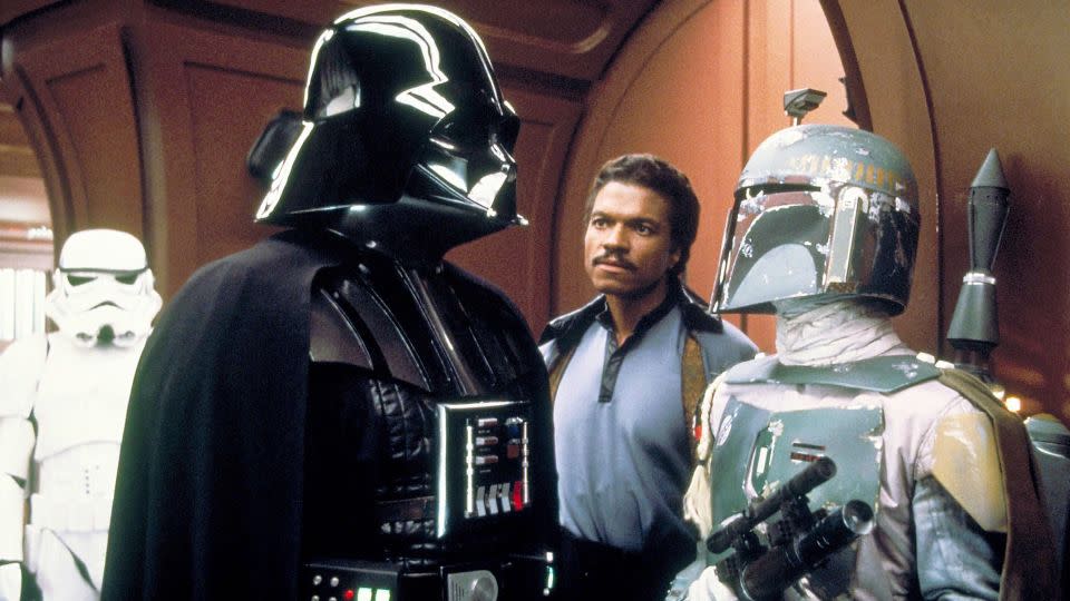 Williams as Lando Calrissian (second from right) in the 1980 movie "Star Wars: Episode V - The Empire Strikes Back" - Maximum Film/Alamy Stock Photo