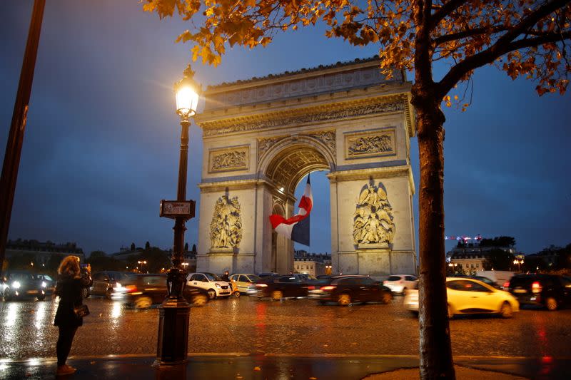 Arc de Triomphe area in Paris evacuated following bomb alert