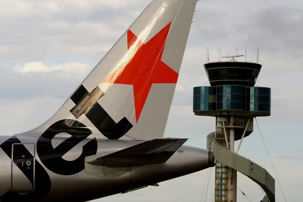 Jetstar flight attendant warns passengers to dispose of drugs