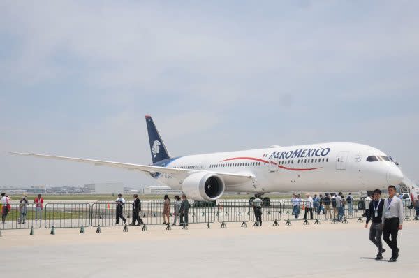 Aeroméxico cancela y restringe peso en vuelos por ola de calor en Ciudad de México