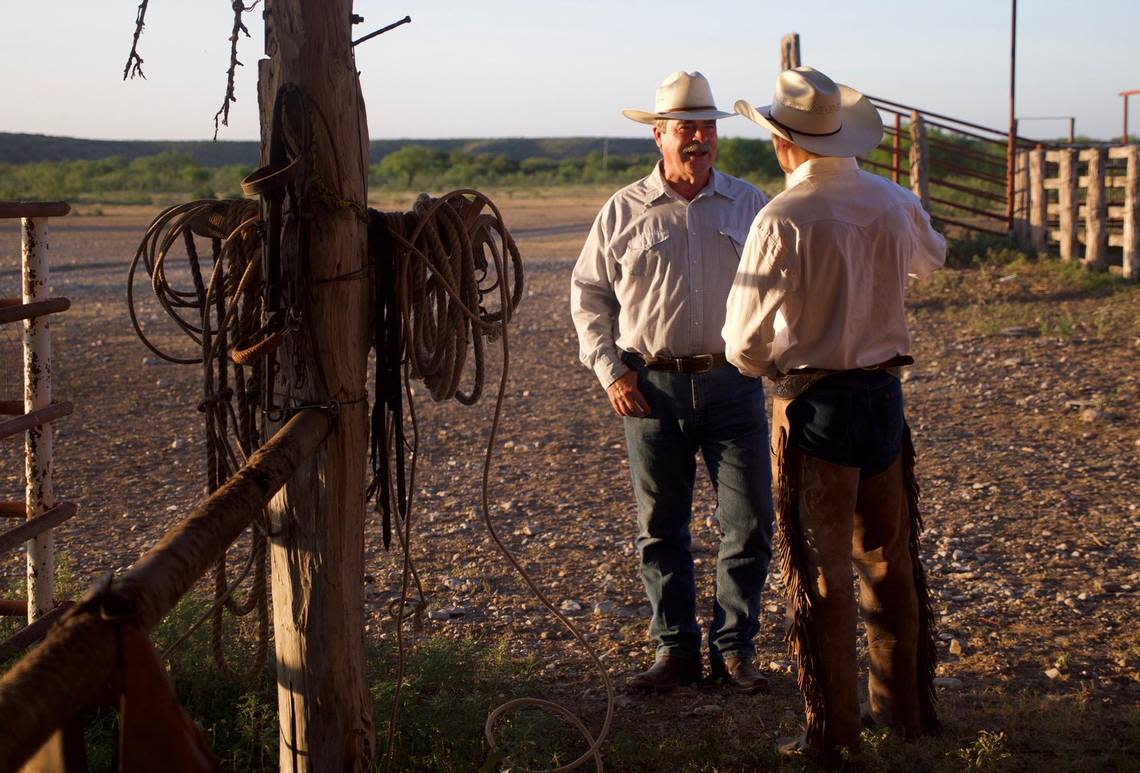 Gastón Davis talks to Rancho Los Corrales owner Charro Reed about ranching in Mexico in the film ‘Cowboys Without Borders.’