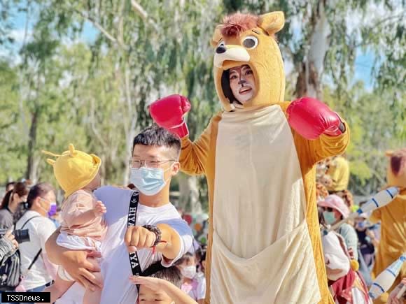 頑皮世界動物園於國慶連假期間將舉辦動物大遊行，提供免費動物彩繪與門票優惠，邀親子來與動物一起賀國慶。（記者李嘉祥攝）