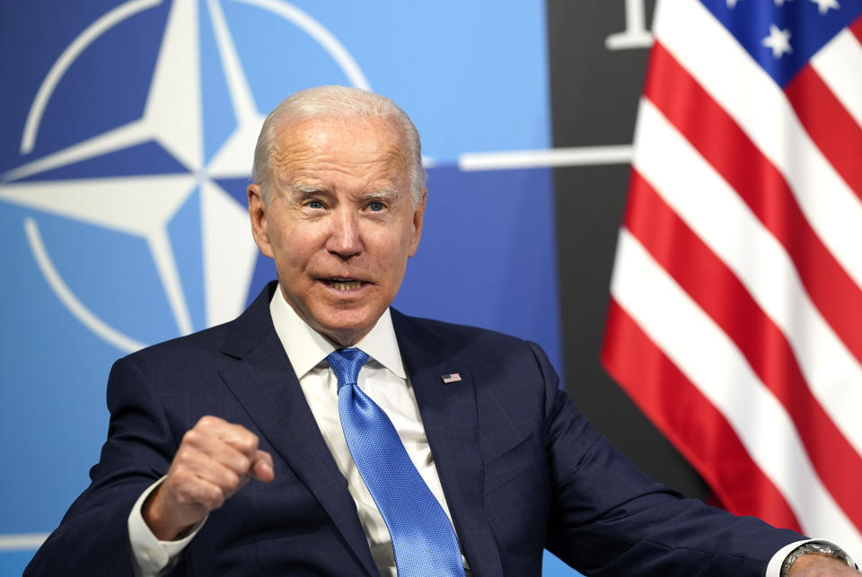 El presidente de Estados Unidos, Joe Biden, habla durante una reunión con el secretario general de la OTAN, Jens Stoltenberg, durante una cumbre de la OTAN en Madrid, España, el 29 de junio de 2022. (AP Foto/Susan Walsh)