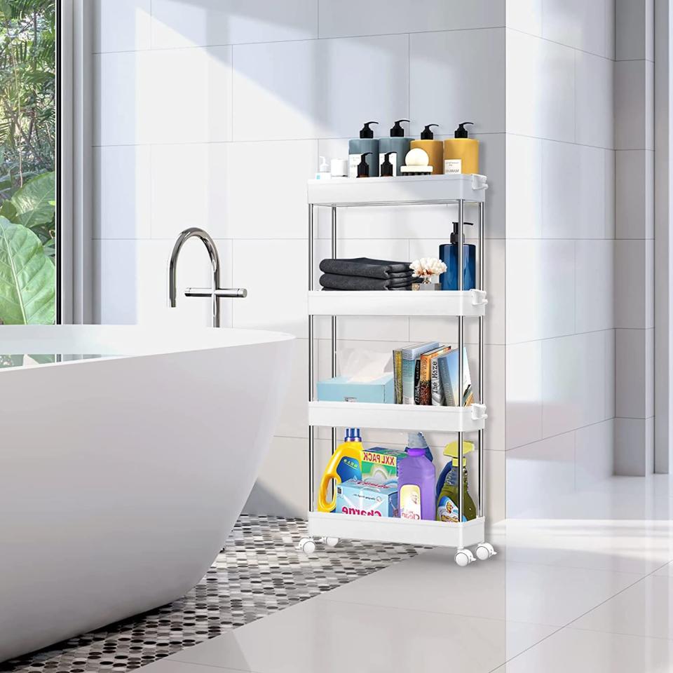 24 Easy Solutions for Organizing a Small Bathroom