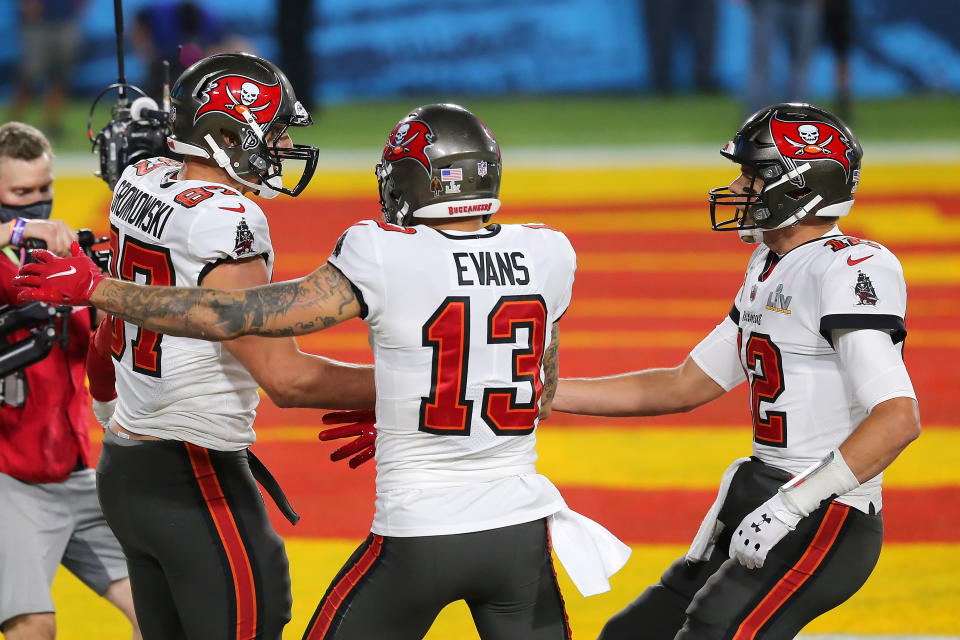 Tampa Bay Buccaneers' Rob Gronkowski (87) celebrates with Mike Evans (13) and quarterback Tom Brady 