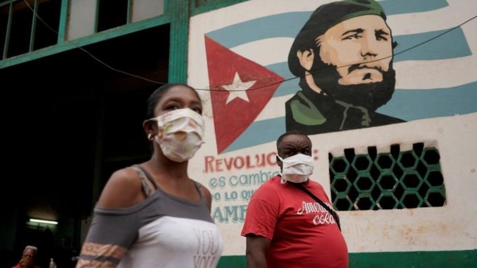 Pared con el rostro de Fidel Castro