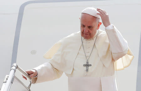 Pope Francis arrives at Yangon International Airport, Myanmar November 27, 2017. REUTERS/Max Rossi