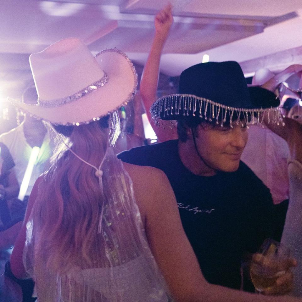 Jordi Cruz bailando en su boda