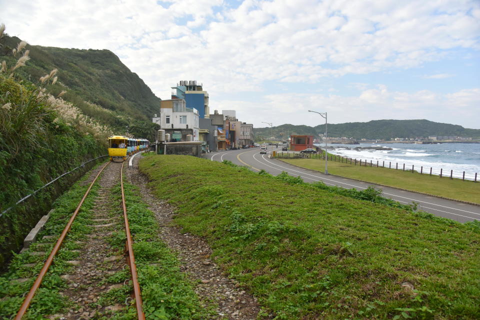 ▲深澳鐵道自行車，沿途可飽覽八斗子獨有的海景風光。（圖／記者蔡琇惠攝，2019.01.21)