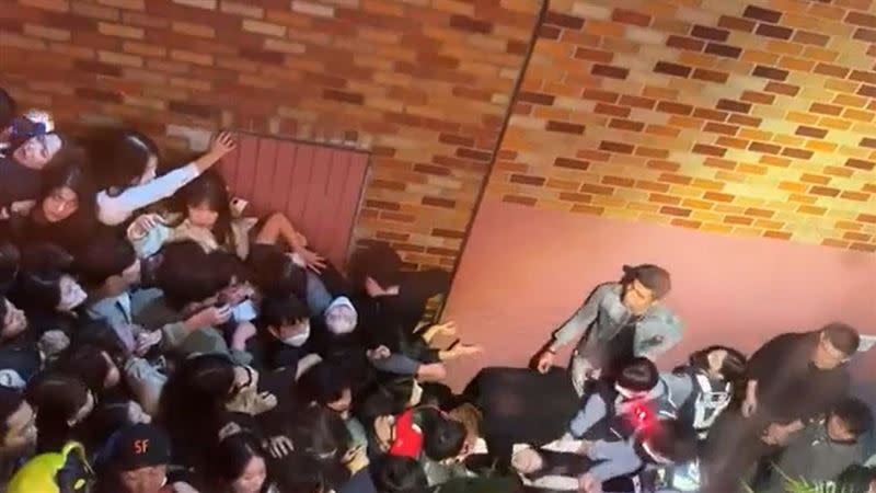 梨泰院29日發生踩踏事故，造成154人不幸罹難。（圖／翻攝自宋讚養 송찬양 Himm 臉書）