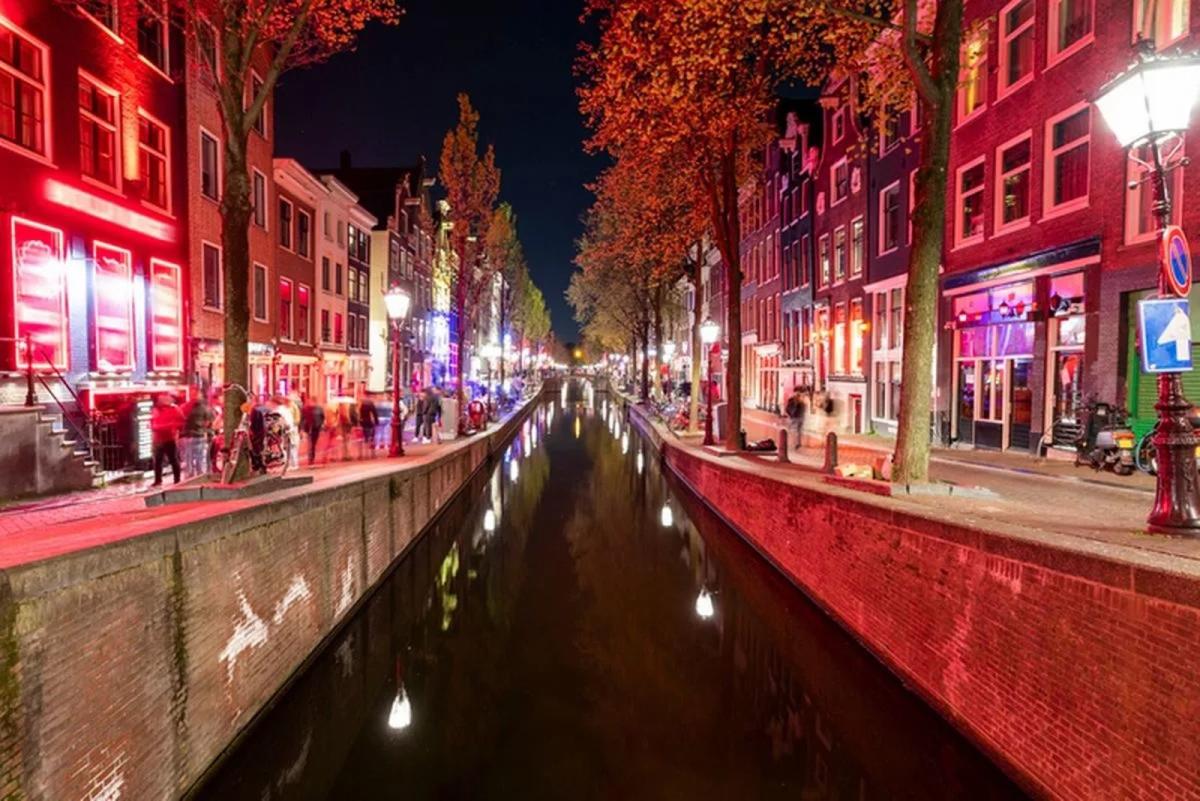 Amsterdam mayor plans to move famous ‘Red Light District’ to the suburbs for new erotic center