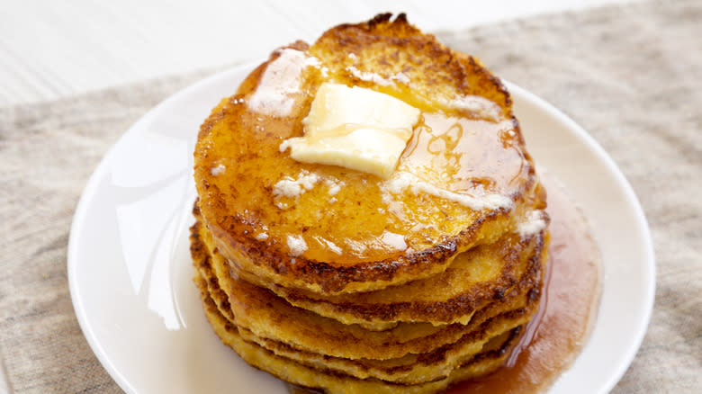 cornmeal Johnny cakes with butter