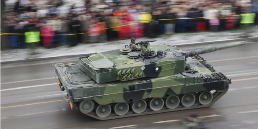 Spain is ready to provide Ukraine with German-made Leopard 2A4 battle tanks, El Pais writes