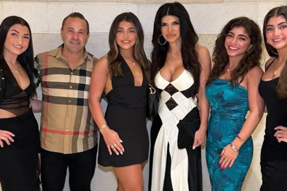 <p>Joe Giudice/ Instagram</p> Gabriella, Joe, Gia, Teresa, Milania, and Audriana Giudice