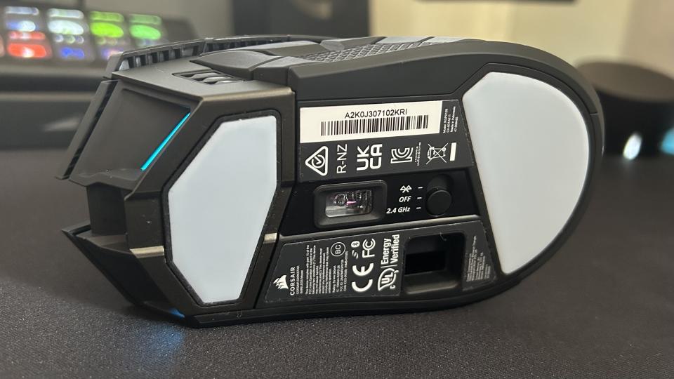 Corsair Darkstar Wireless underside