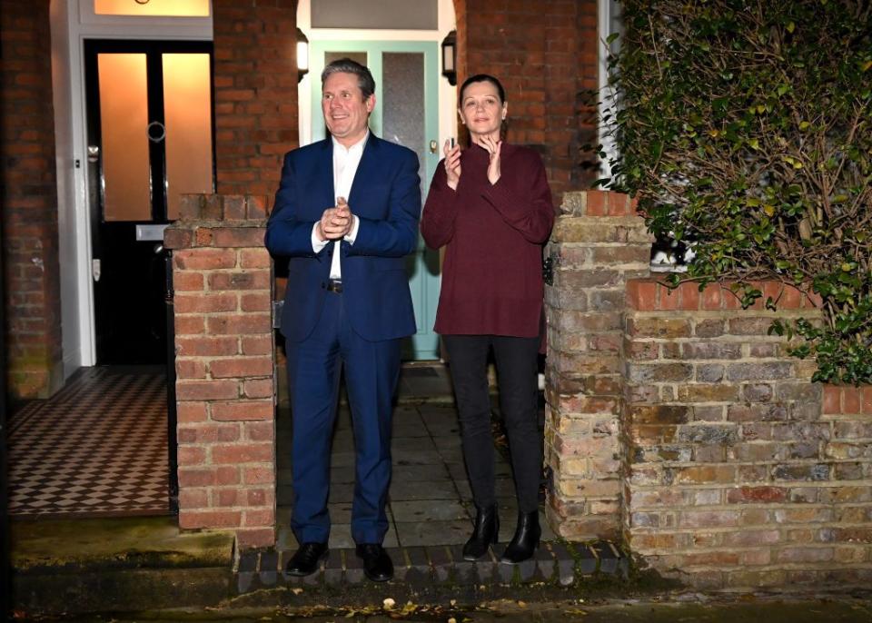 victoria and keir starmer outside their house