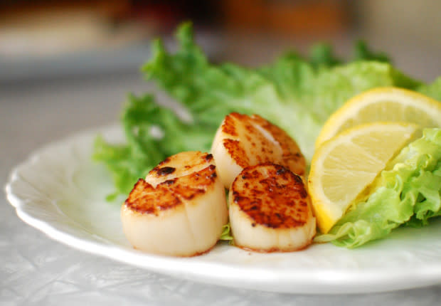 <p><a href="https://www.gettyimages.com/detail/photo/the-simple-lunch-royalty-free-image/98448481?phrase=scallops&adppopup=true" rel="nofollow noopener" target="_blank" data-ylk="slk:Maureen Vollum/Getty Images;elm:context_link;itc:0;sec:content-canvas" class="link ">Maureen Vollum/Getty Images</a></p>