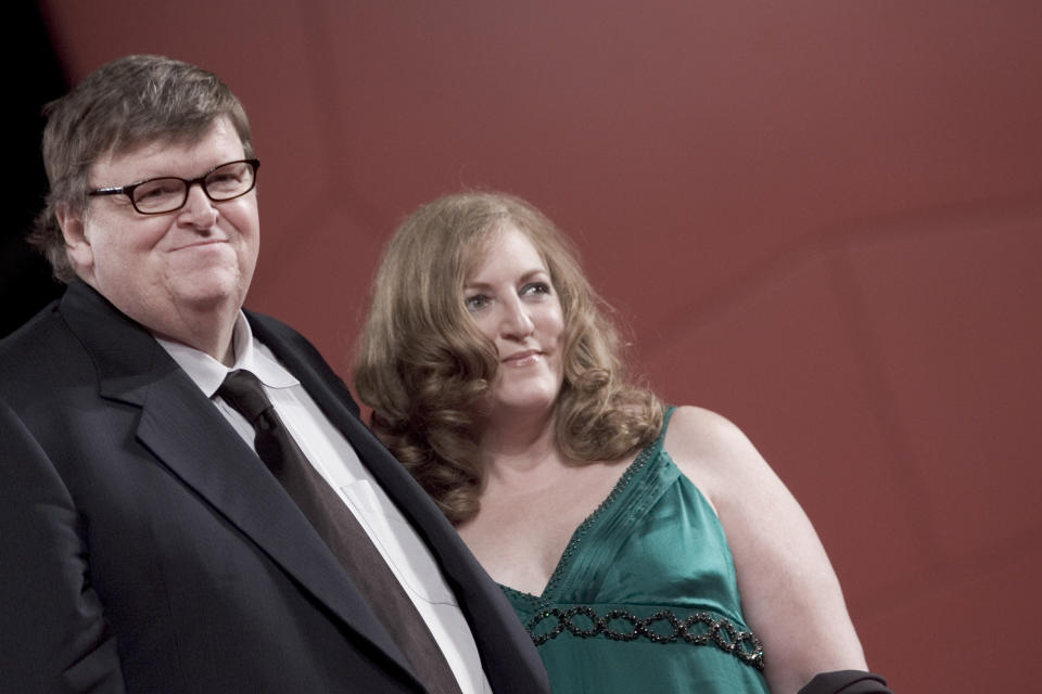 Michael Moore und Kathleen Glynn. (Bild: Alessandra Benedetti/Corbis via Getty Images)