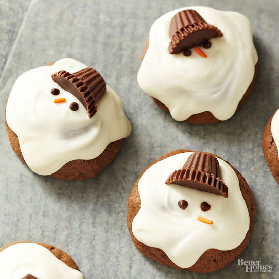 <p>O muñecos de nieve derritiéndose con un sombrero de Reese’s.<br><br>(Foto: bhg.com) </p>