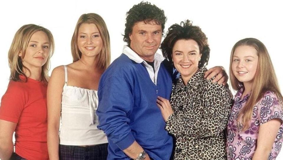 Keltie (L)  beside Holly Valance, was part of the Scully family on the Australian soap (Neighbours)