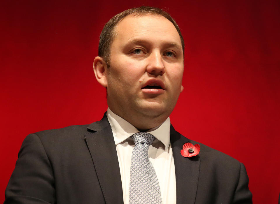 <p>Ian Murray has urged the party’s frontbench to support a second referendum.</p>