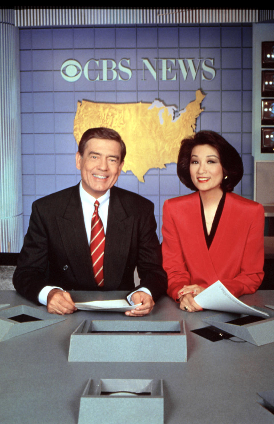 Dan Rather, left, and Connie Chung co-host "CBS Evening News" in 1993. (Photo: CBS/Courtesy: Everett Collection) 