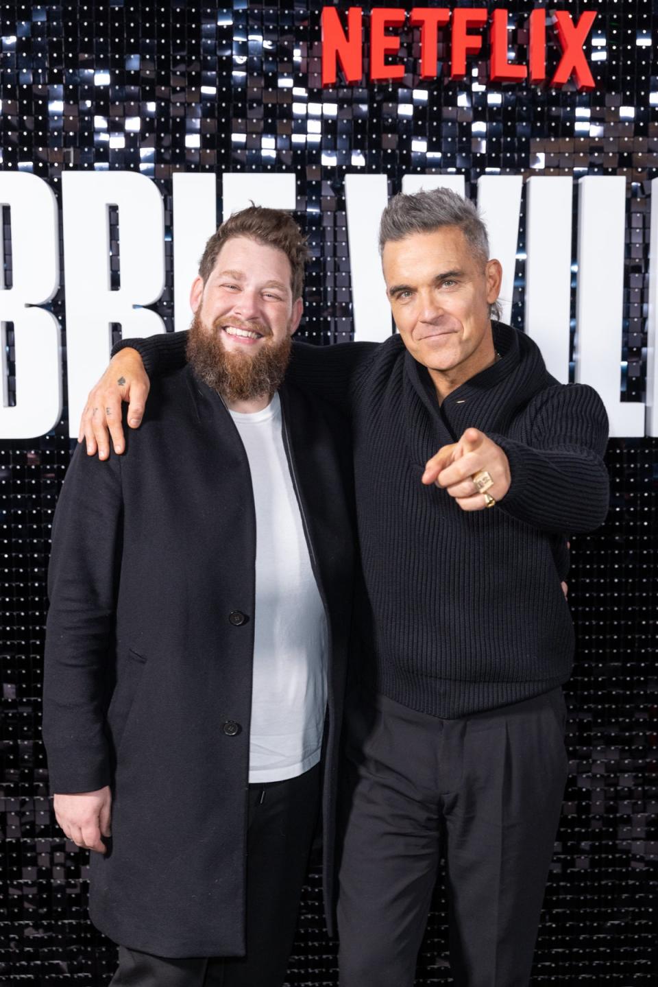 Joe Pearlman with Robbie Williams (Photo by StillMoving.Net for Netflix)
