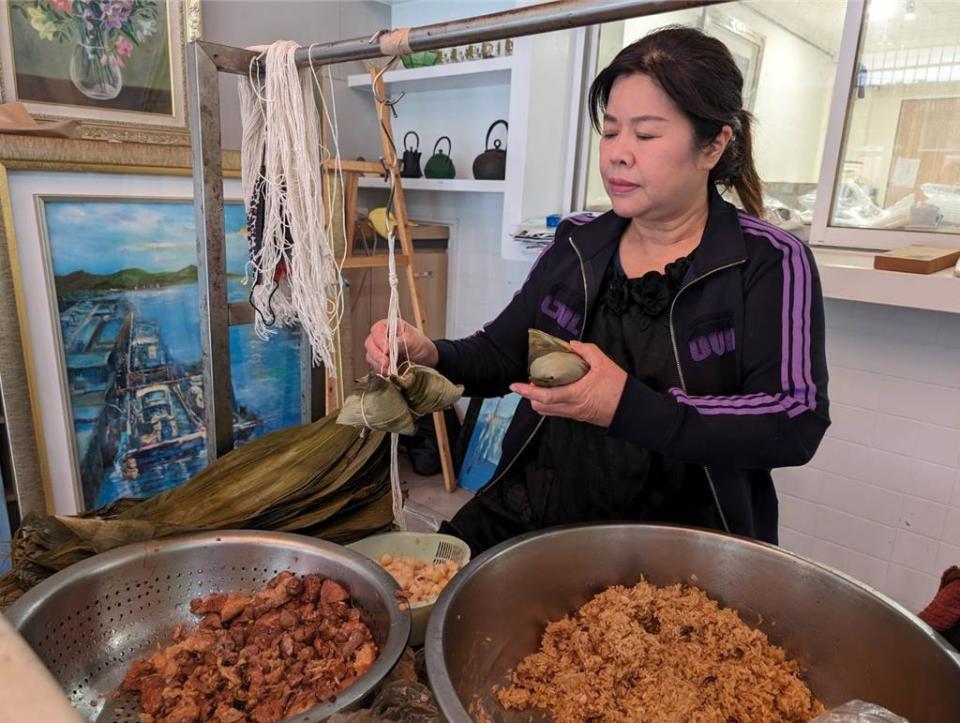 吳玉佩所包製的金門媽媽味肉粽，平時就很暢銷，端午節前更是一粽難求 。圖／業者提供