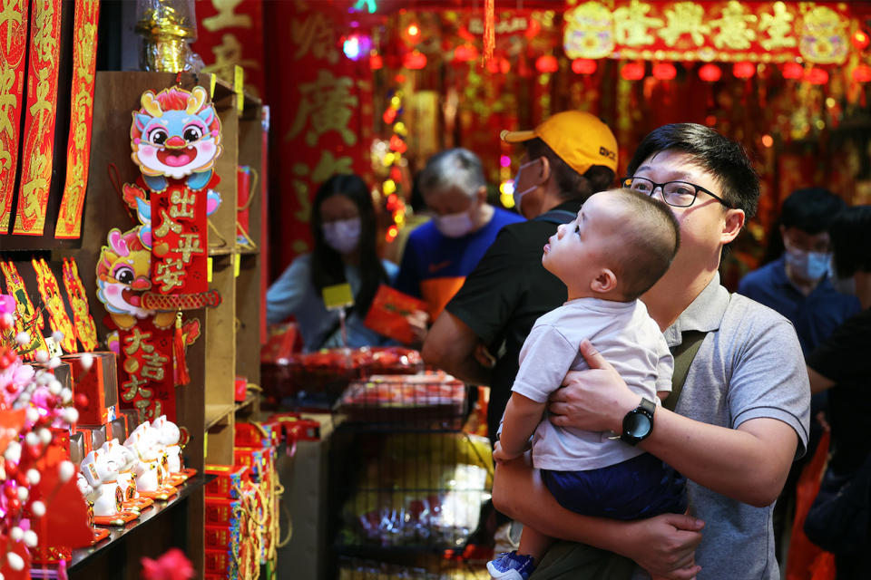 Prime Minister Lee Hsien Loong, in his annual Lunar New Year message, emphasized the importance of family in Singapore society and said the Year of the Dragon is a good year for childbirth.