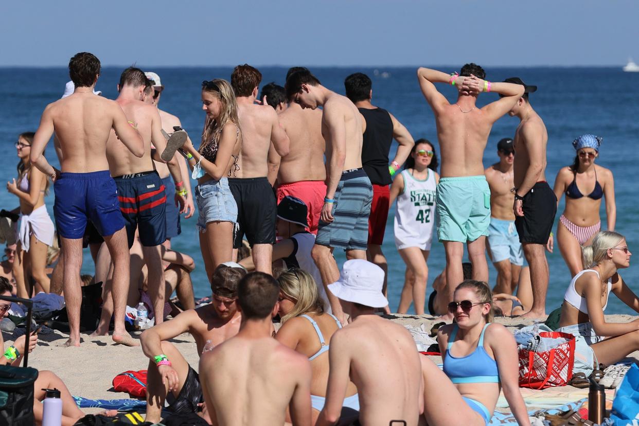 <p>Unmasked Spring Breakers swarm onto a beach in Fort Lauderdale on March 4, 2021</p> (Getty Images)