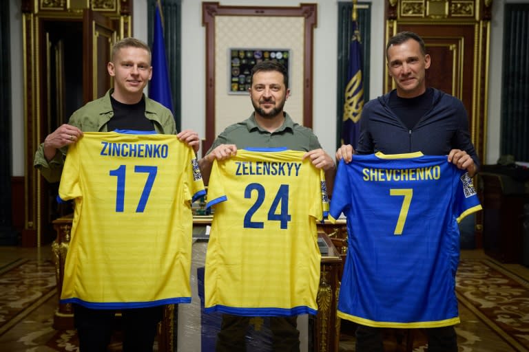 Andriy Shevchenko pictured with Ukranian President Volodymyr Zelensky and international midfielder <a class="link " href="https://sports.yahoo.com/soccer/players/529250/" data-i13n="sec:content-canvas;subsec:anchor_text;elm:context_link" data-ylk="slk:Oleksandr Zinchenko;sec:content-canvas;subsec:anchor_text;elm:context_link;itc:0">Oleksandr Zinchenko</a> in 2023 (Handout)