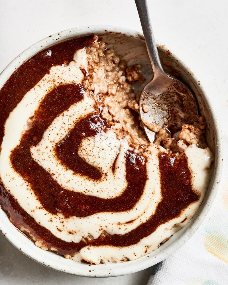 Slow Cooker Cinnamon Roll Oatmeal