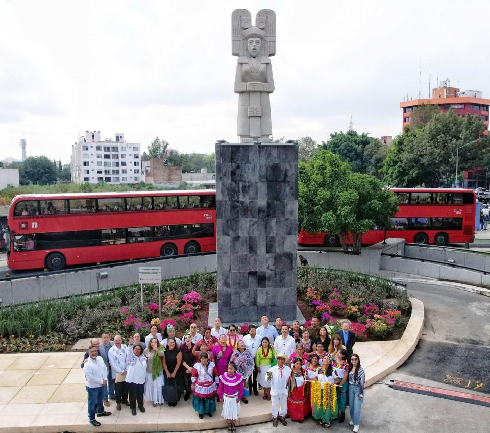 on la presencia de Martí Batres, Jefe de Gobierno, y Cuitláhuac García, gobernador de Veracruz, se develó la estatua de la Joven de Amajac en Paseo de la Reforma. Foto: Cuartoscuro