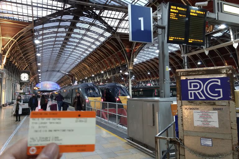 Luego de algunos retrasos, el martes 22 comenzó el siguiente tramo del recorrido con un tren que salió, puntual, a las 18.28 desde la estación londinense de Paddington hacia Oxford, a una hora de distancia