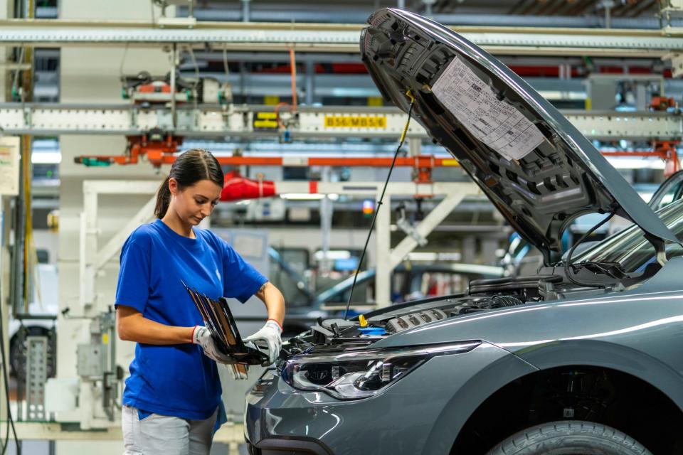 Golf-Montage bei VW: Der Stromer ID.3 wird demnächst in den Karosseriebau des Werks Wolfsburg integriert. - Copyright: VW