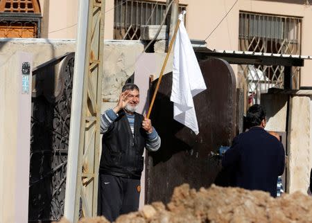 A civilian holds a white flag in front of his home during a battle between Iraqi rapid response forces and Islamic State militants, east of Mosul, Iraq, January 11, 2017. REUTERS/Ahmed Saad