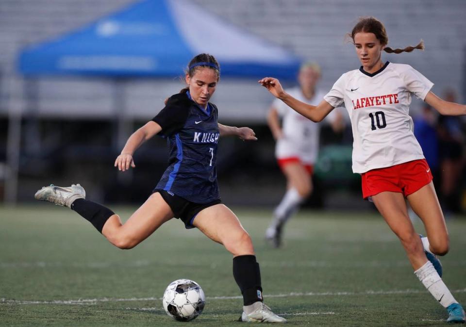 Lexington Catholic’s Sydney Elbert (7) takes a shot while defended by Lafayette’s Emory Arnold during last season’s girls 43rd District finals at Tates Creek.