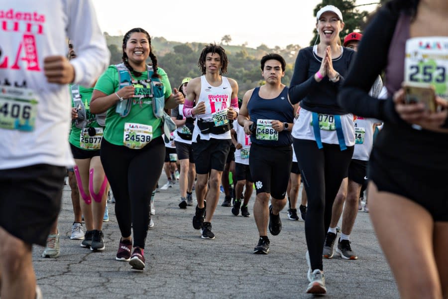Los Angeles, CA – March 17: Runners start the 39th Los Angeles Marathon at Dodger Stadium on Sunday, March 17, 2024 in Los Angeles, CA. (Jason Armond / Los Angeles Times via Getty Images)
