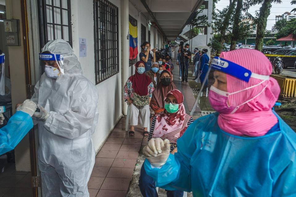 Health workers conduct a Covid-19 swab test in Bandar Tun Razak, Kuala Lumpur June 5, 2021. ― Picture by Shafwan Zaidon