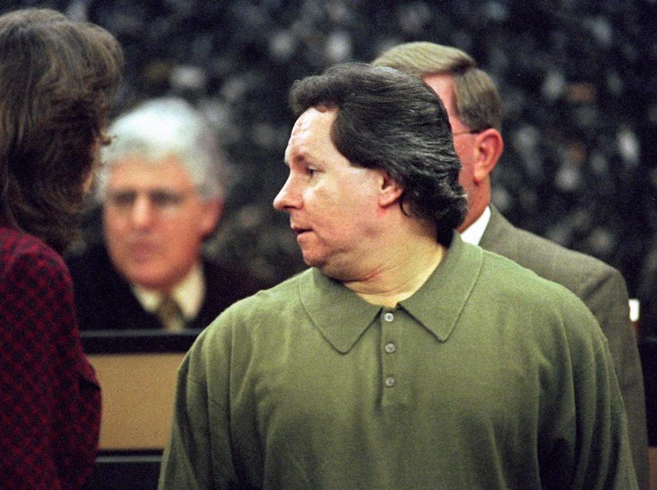 WEST PALM BEACH; 1/20/99:  Duane Owen walks back to the defense table with his attorneys Carey Haughout and Donnie Murrell after a bench conference with Circuit Judge Harold Cohen.  Opening arguments were held Wednesday afternoon in Owen's trial for the murder of Karen Slattery.  Palm Beach Post Photo by Lannis Waters