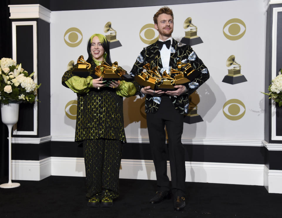 Billie Eilish insieme al cantautore e produttore discografico Finneas O'Connell.