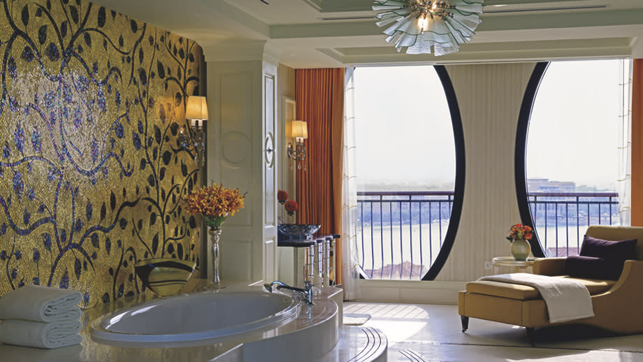 <span class="itemContent">Pure indulgence awaits at the signature Royal Suite. </span><span class="itemContent">Photo: www.ritzcarlton.com</span>