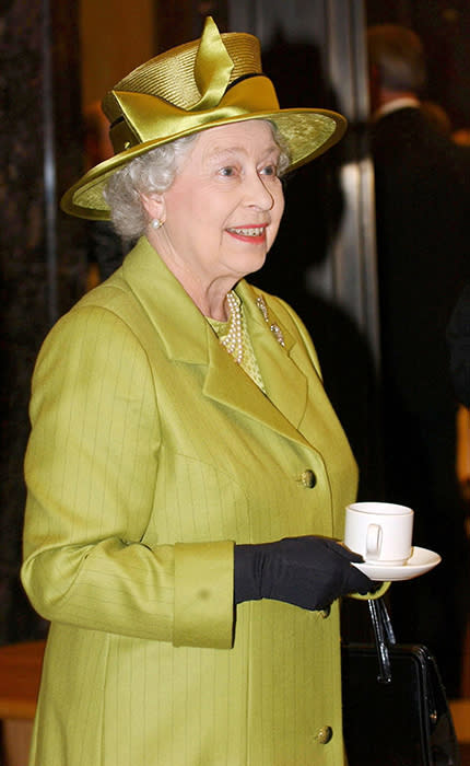 queen-cup-of-tea