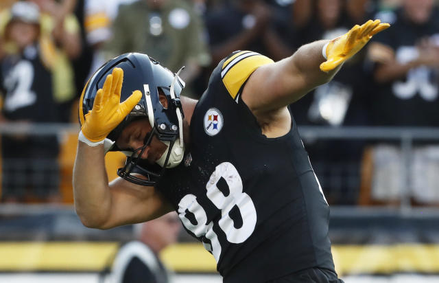 Watch: Steelers QB Kenny Pickett connects with TE Pat Freiermuth for TD